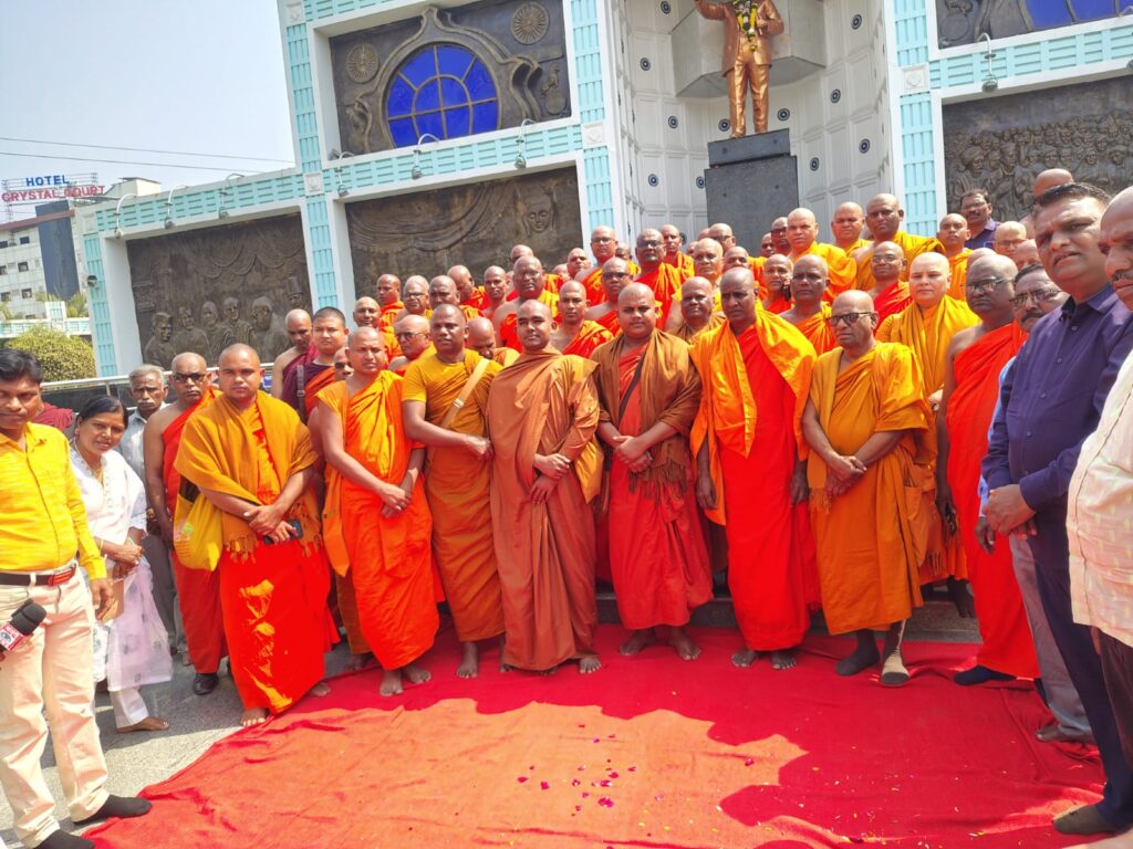 शेकडो भंतेजी, हजारो उपासक; महाबोधी विहाराच्या हक्कासाठी दिल्लीत धडकणार भीमसागर!"